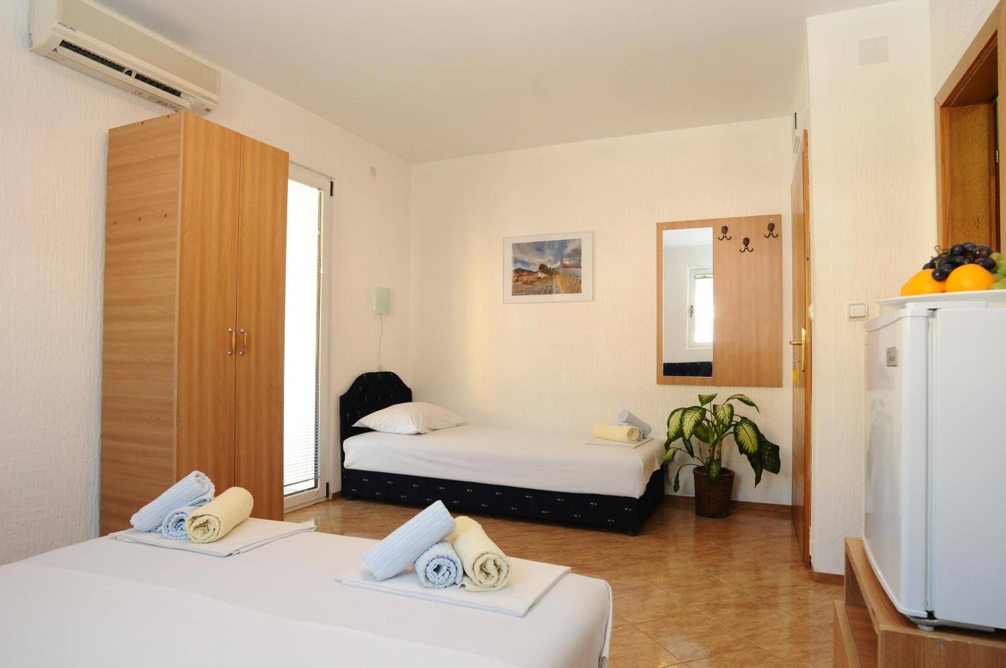 Budva Inn Guest House Exteriör bild