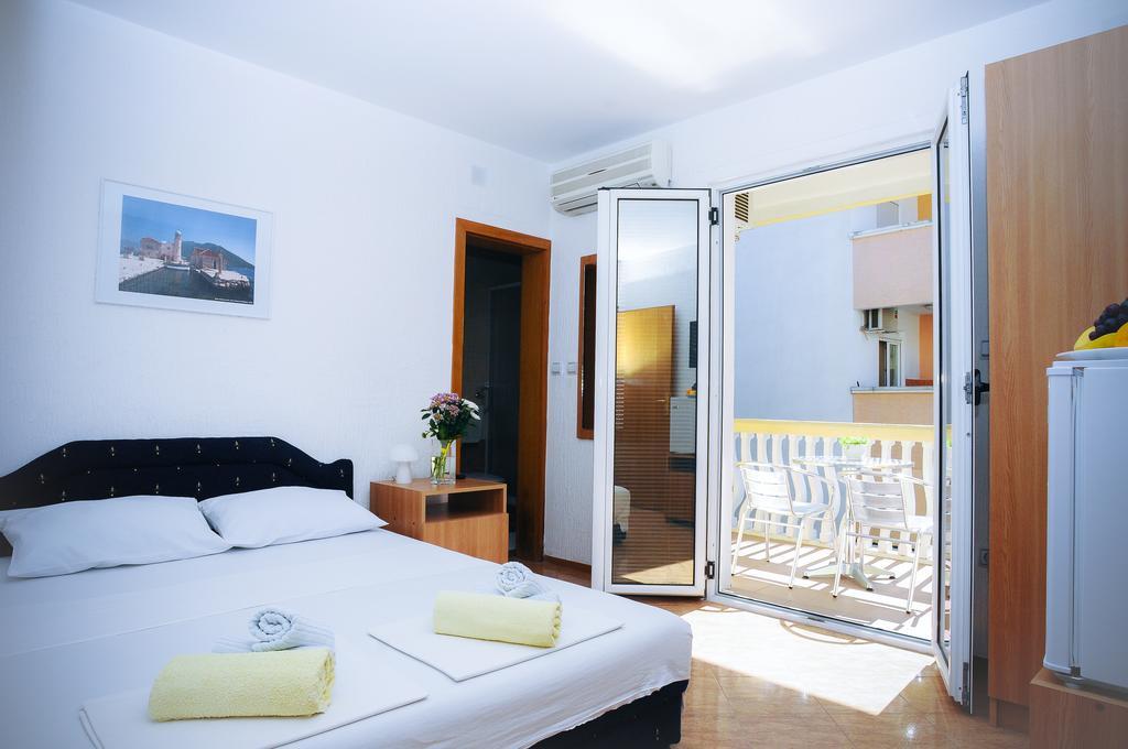 Budva Inn Guest House Rum bild