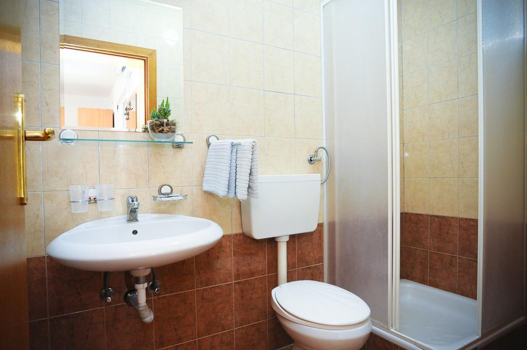 Budva Inn Guest House Rum bild