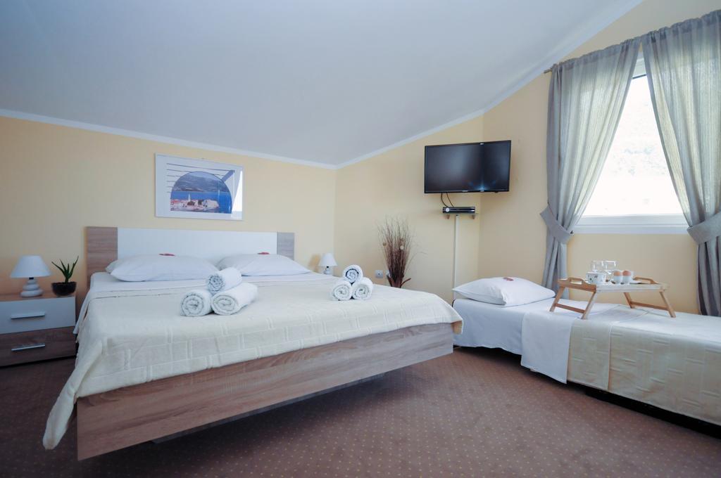 Budva Inn Guest House Rum bild