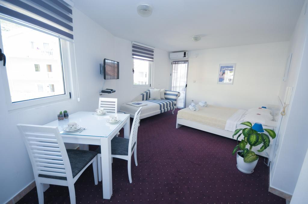 Budva Inn Guest House Rum bild